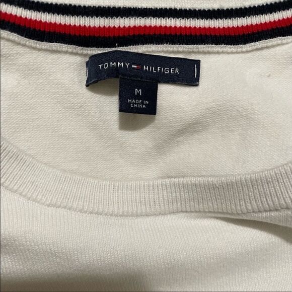 TOMMY HILFIGER WOMEN'S CREW NECK SWEATER SIZE MEDIUM - Picture 3 of 8